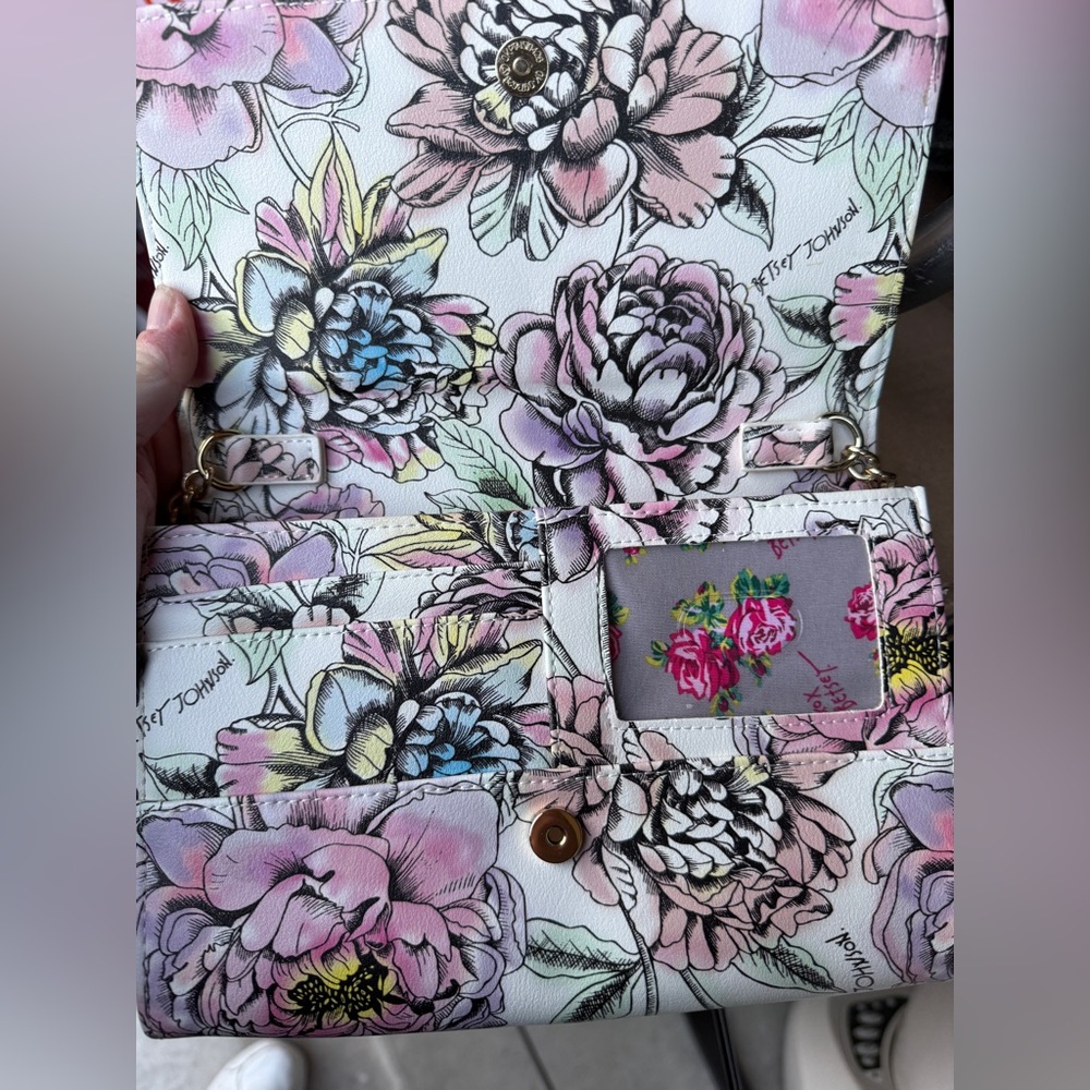 Betsey Johnson XO Sadie floral print crossbody purse/wallet
 new without tags - Picture 6 of 8
